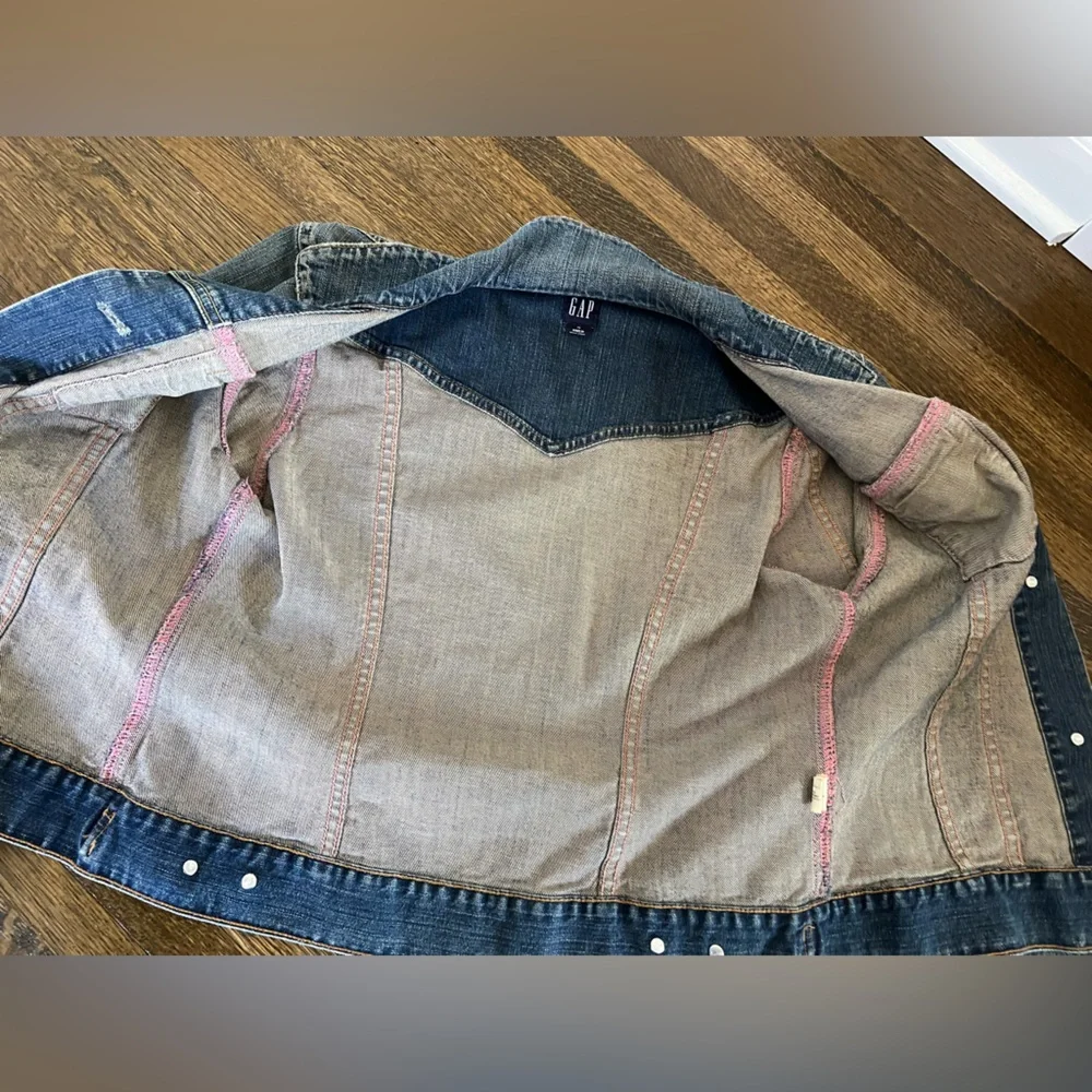 Gorgeous vintage denim jacket! - Picture 3 of 5